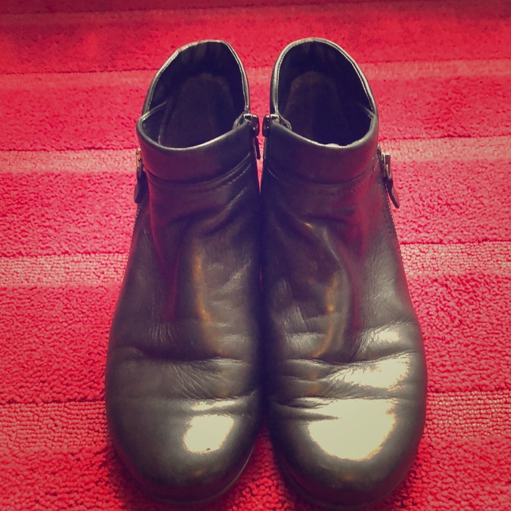 Gabor leather boots: like new! (Made in Portugal)